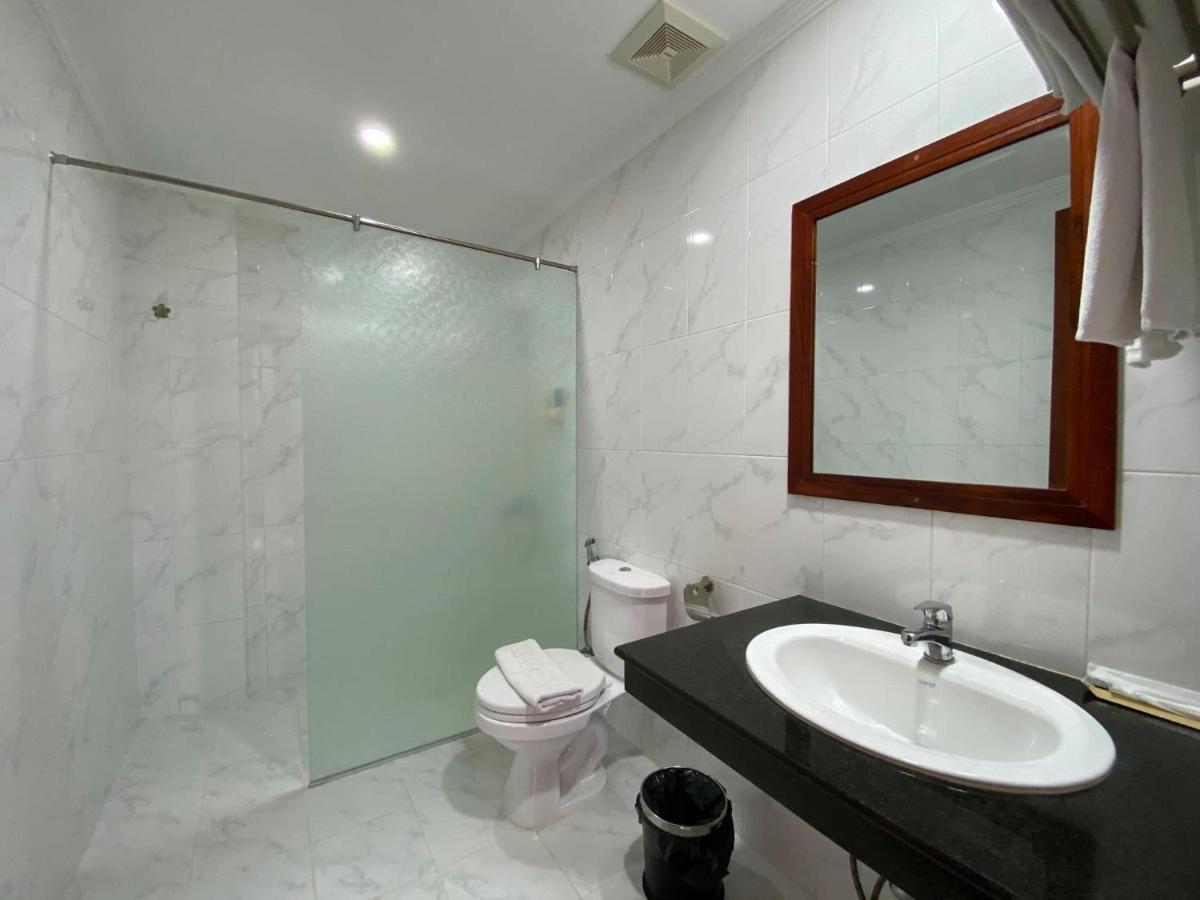 Centrana Hotel Phnom Penh Esterno foto