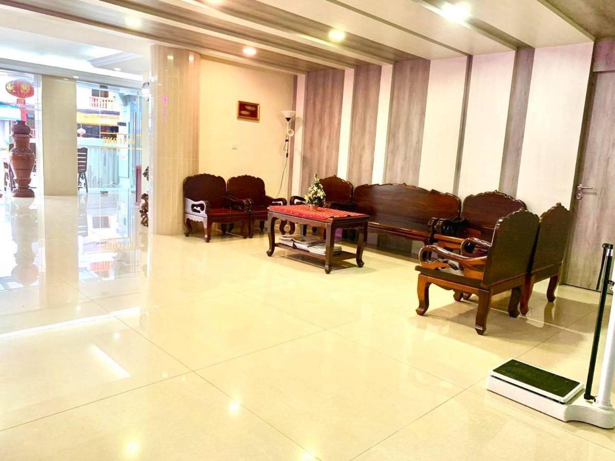 Centrana Hotel Phnom Penh Esterno foto